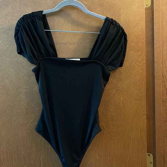 NWT! Scrunchie Sleeve Bodysuit - Picture 1 of 6